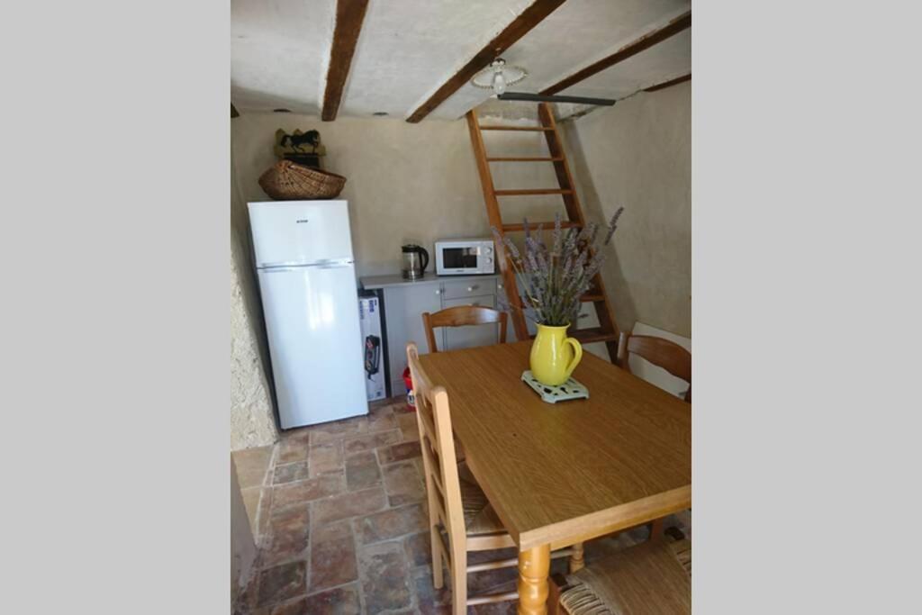 Cabanon Entoure De Montagnes Et D'Oliviers Villa Nyons Eksteriør bilde